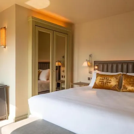 Hotel De Montesquieu 5*